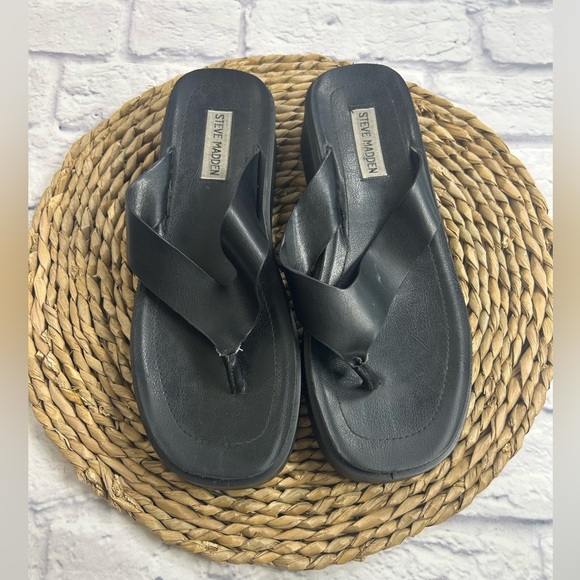 Steve Madden Black Leather Platform Sandals/Flip Flops. - Picture 2 of 10